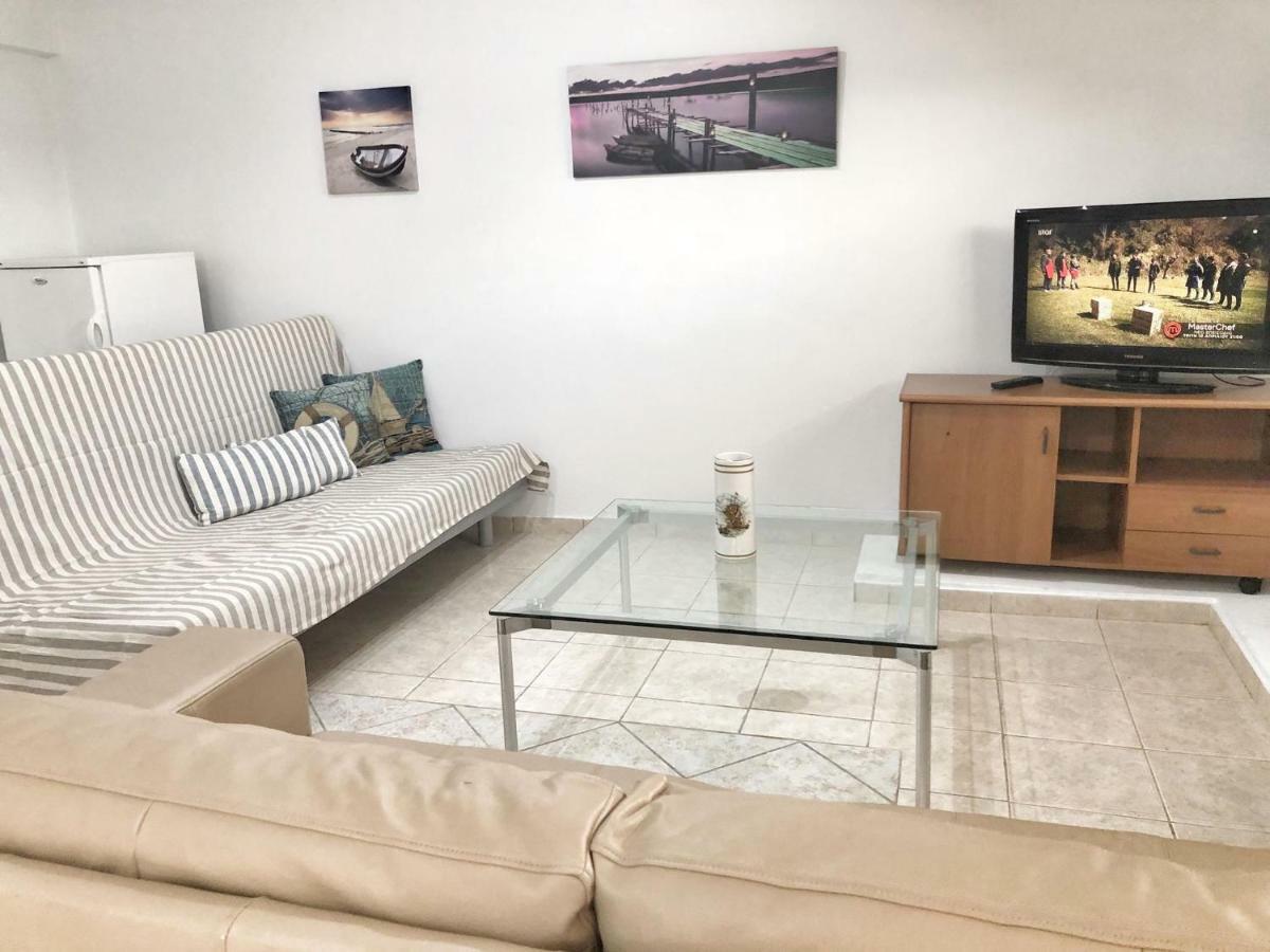 Renovated Apt Close To Beach Wifi Ac アナヴィソス エクステリア 写真